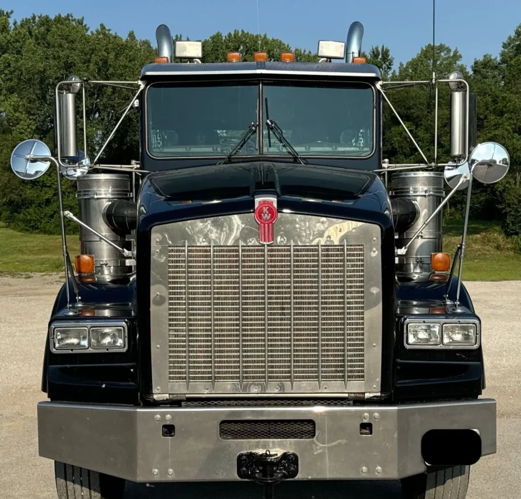 2003 Kenworth T800 Black
