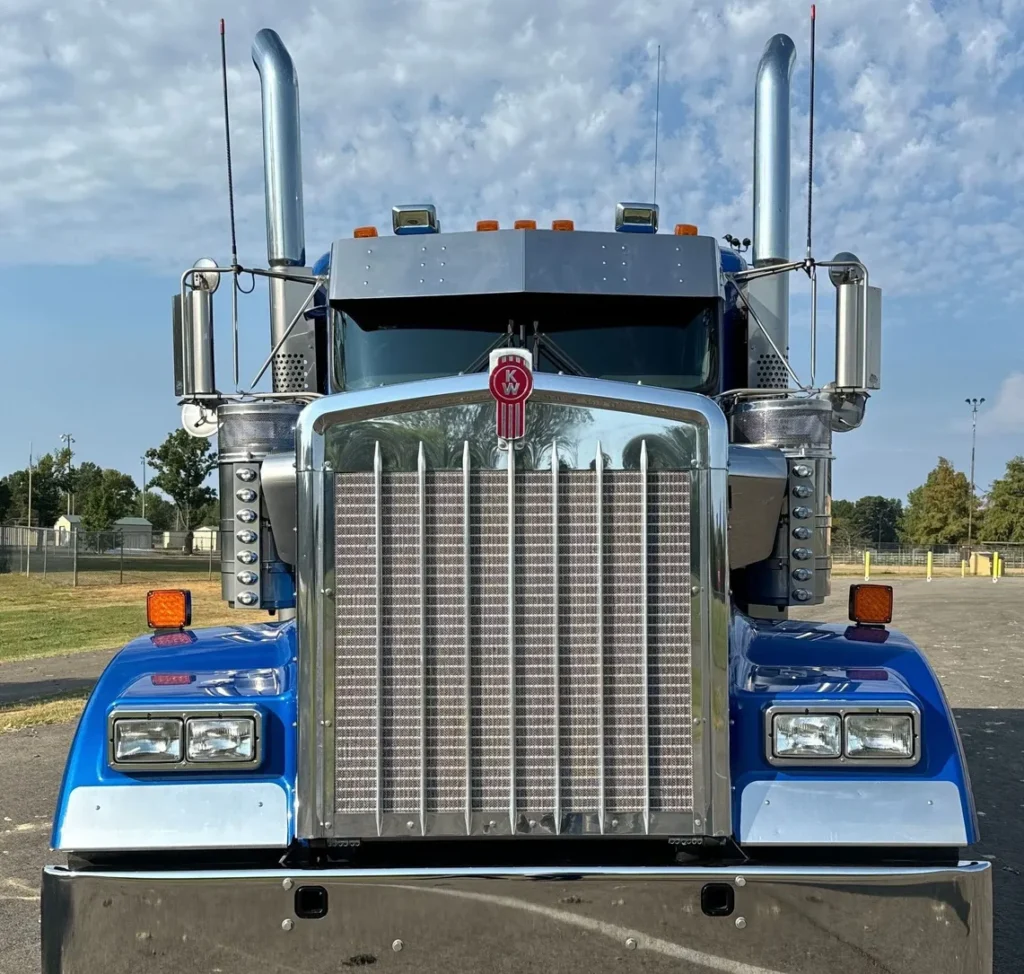 2022 Kenworth W900