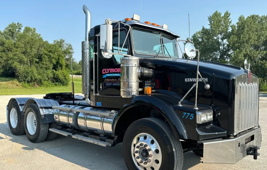 2003 Kenworth T800 Black