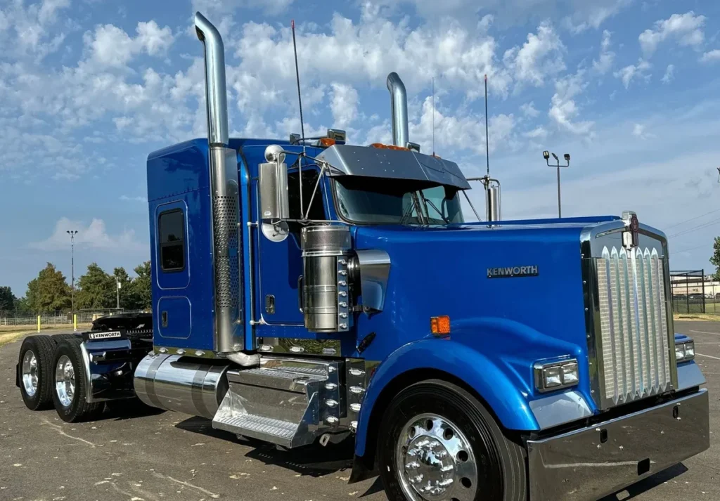 2022 Kenworth W900