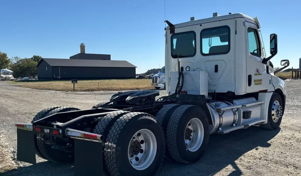 2021 Freightliner Cascadia 126