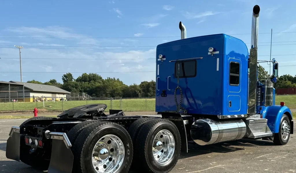 2022 Kenworth W900